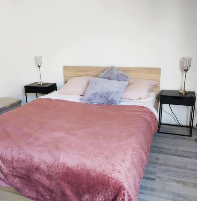 קלישי Superb Modern Apartment מראה חיצוני תמונה