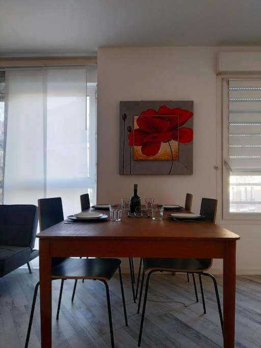 קלישי Superb Modern Apartment מראה חיצוני תמונה